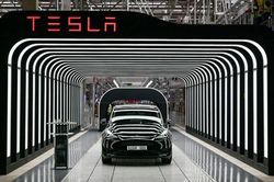 Tesla đối mặt sụt giảm nghiêm trọng về doanh số
