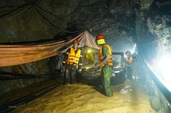 Nỗ lực tìm kiếm công nhân mắc kẹt trong hầm thủy điện ở Điện Biên
