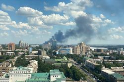 Mất Luhansk, quân đội Ukraine lui về Donetsk lập tuyến phòng thủ mới