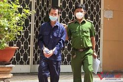 'Yêu râu xanh' làm trò đồi bại trước mặt con gái