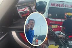 Người đàn ông 'hổ báo', chỉ tay chửi bới tài xế ô tô con