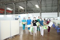 Gần 900 nhân viên y tế nghỉ việc trong 6 tháng