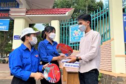 Hơn 3.000 suất ăn miễn phí tiếp sức thí sinh Tây Nguyên