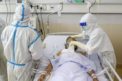 1.000 điều dưỡng, 500 bác sĩ ở TP.HCM nghỉ việc trong 1,5 năm