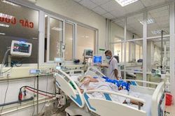 Nữ bệnh nhân mắc viêm não tự miễn, co giật liên tục và rơi vào hôn mê sâu