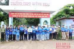 Tỉnh đoàn thăm, tặng quà đội tình nguyện tại huyện Quỳnh Nhai và Thuận Châu
