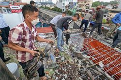Hà Nội: Cưỡng chế cắt tầng công trình vi phạm hành lang di tích