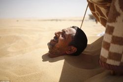 Bỏ tiền triệu để được tắm cát trần bỏng rát giữa sa mạc Sahara: Trải nghiệm cực hot vì 1 lý do không ngờ