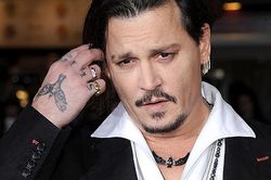 Hình xăm của Johnny Depp trích dẫn từ tác phẩm kinh điển