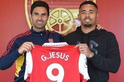 Các 'số 9' của Arsenal đã thể hiện thế nào?