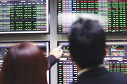 Nhiều cổ phiếu lớn bứt phá, VN-Index tăng hơn 16 điểm