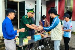 Bộ đội Biên phòng Lai Châu hỗ trợ học sinh có hoàn cảnh khó khăn trong mùa thi tốt nghiệp