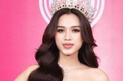 Hoa hậu Đỗ Thị Hà, Nguyễn Thúc Thùy Tiên 'đốt mắt' người hâm mộ tại họp báo Hoa hậu Việt Nam 2022