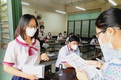 TPHCM: Đình chỉ thí sinh mang điện thoại di động vào phòng thi