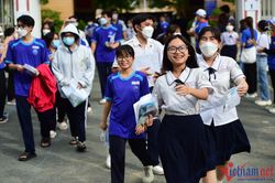 Thí sinh hoàn thành ngày thi tốt nghiệp đầu tiên