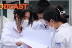 Học phí đại học tăng cao, phụ huynh 'trở tay không kịp', sinh viên chạy Grab kiếm thêm
