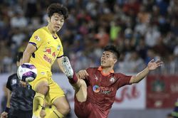 HLV Trần Công Minh: 'HAGL đang mất sự tự tin'