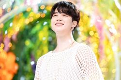 Fan vẫn mê mẩn trước outfit của Jimin BTS trên 'Inkigayo'