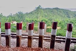 Thu hẹp, đóng các lối đi tự mở qua đường sắt thường xảy ra tai nạn ở Nghi Lộc, thị xã Hoàng Mai