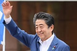 NHK: Cựu Thủ tướng Nhật Shinzo Abe bị 'bắn vào ngực', 'không có dấu hiệu sự sống'