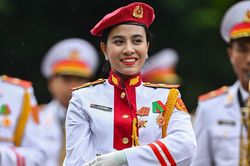 Quân nhạc Việt Nam cùng cảnh sát 6 nước biểu diễn quanh hồ Gươm