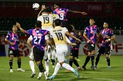 Ngôi sao V.League tái hiện bàn thắng bằng tay của Maradona