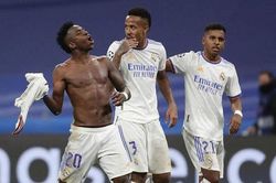 Real Madrid đầu tư cho tương lai bằng những bản hợp đồng dài hạn