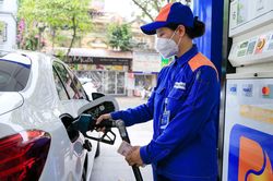 Giảm tới 3.000 đồng, đêm nay giá xăng xuống dưới 30.000 đồng/lít