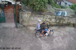 Bắt giữ 2 đối tượng vào nhà dân cướp giật tài sản