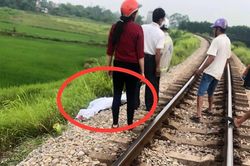 Rủ nhau lên đường sắt chụp ảnh, một nữ sinh bị tàu tông tử vong