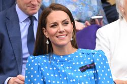 Phụ kiện không thể thiếu khi xem Wimbledon của Kate Middleton