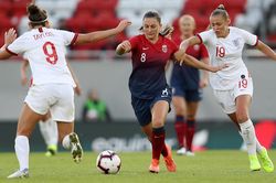 Soi kèo nhà cái nữ Anh vs Na Uy. Nhận định, dự đoán bóng đá nữ EURO 2022 (02h00, 12/7)
