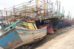 Trợ giá dầu để tàu vươn khơi