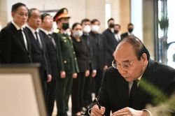 Lời Chủ tịch nước Nguyễn Xuân Phúc viết trên sổ tang ông Abe