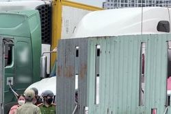 Tài xế container tử vong bất thường trong bãi đỗ xe