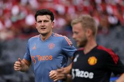 Harry Maguire tiếp tục giữ băng đội trưởng của MU