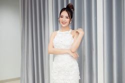 Á hậu Thụy Vân gặp 'sự cố' khi dẫn cùng MC Hạnh Phúc