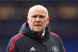 Ten Hag loại 'cánh tay phải' của Sir Alex và Solskjaer