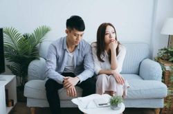 Ngay đêm tân hôn tôi đã phải thức trắng, nhưng vừa nói nguyên nhân thì vợ chồng cãi nhau và vợ đòi phân phòng ngủ riêng