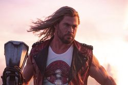 'Thor' Love & Thunder': Sự trở lại đầy cảm xúc của Thần Sấm nhưng liệu đã thỏa mãn?
