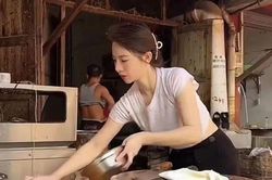 'Tây Thi bán cá' và cô bé nông thôn gây ấn tượng bởi nhan sắc đẹp: Liệu có đánh mất bản thân khi livestream?