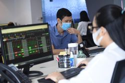 Giao dịch chứng khoán sáng 11/7: Penny vẫn nóng, nhóm Vingroup 'ép' thị trường
