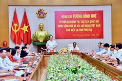 Chủ tịch Quốc hội Vương Đình Huệ làm việc với Ban Thường vụ Tỉnh ủy Phú Thọ