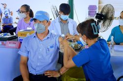 TPHCM tiêm vaccine Covid-19 tất cả các ngày trong tuần