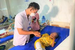 Bé trai 8 tuổi kể lại giây phút bị cháy hai chân trong đêm tối