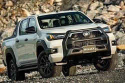 Toyota Hilux tạm dừng nhập khẩu do hạn chế nhiên liệu?