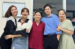 Thương Ngày Nắng Về: Lộ ảnh bố Mậu về gặp mẹ Nga, gia đình 5 người đoàn tụ