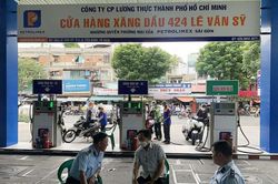 Bộ trưởng Bộ Công Thương chỉ đạo xử lý nghiêm cửa hàng để hết xăng 2 ngày