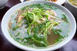 Cả tháng tôi không thể ăn phở, tiền đâu mà ăn?