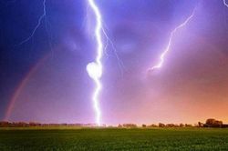 Hai người bị sét đánh tử vong ở Hà Nội